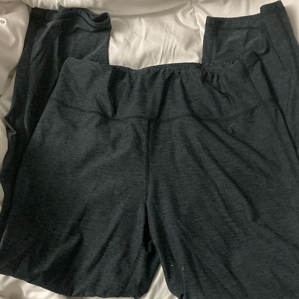 Avia Wide leg yoga/gym pants. Large/Medium, flattering fit